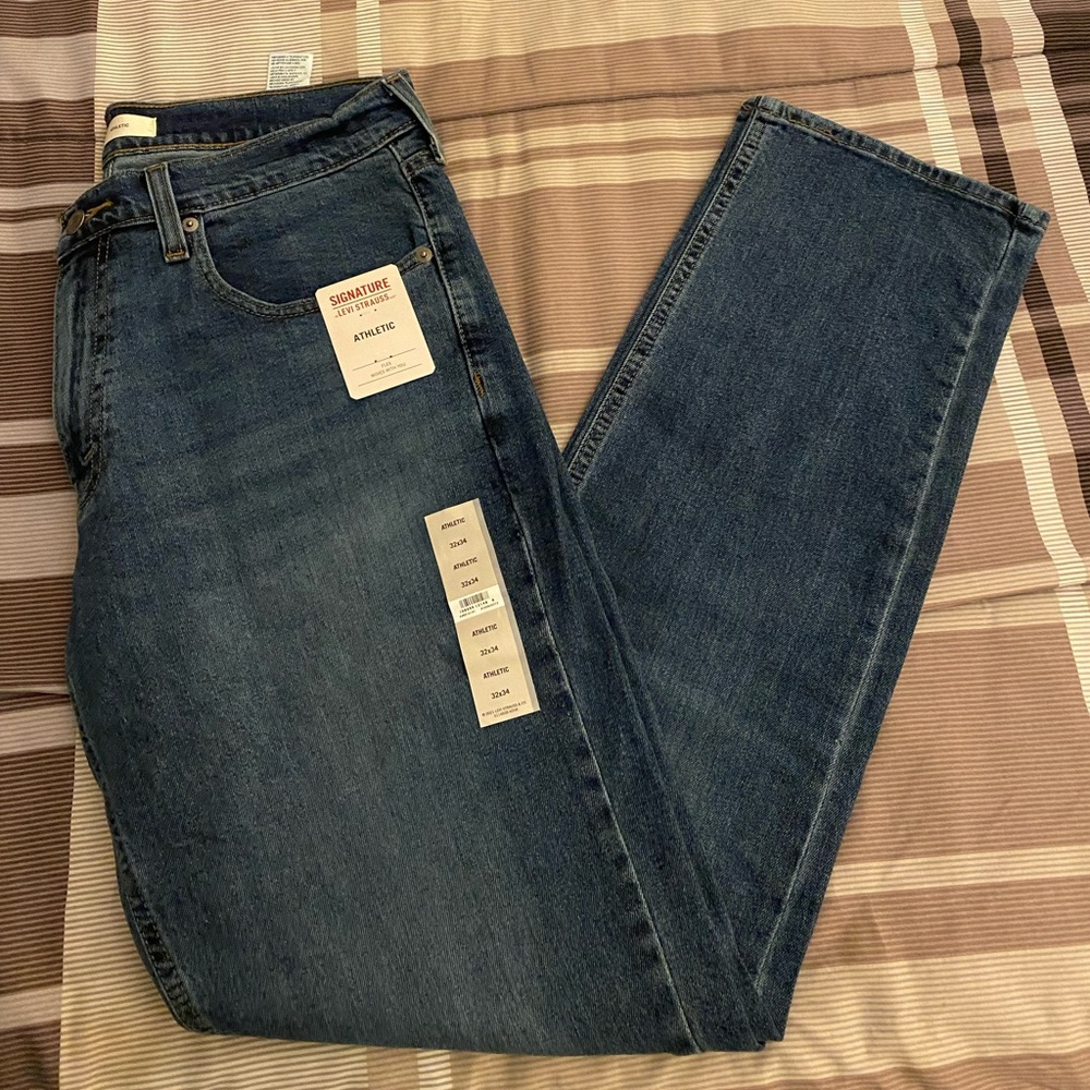 Men’s Levi Athletic Fit Jeans. 32 x 34.